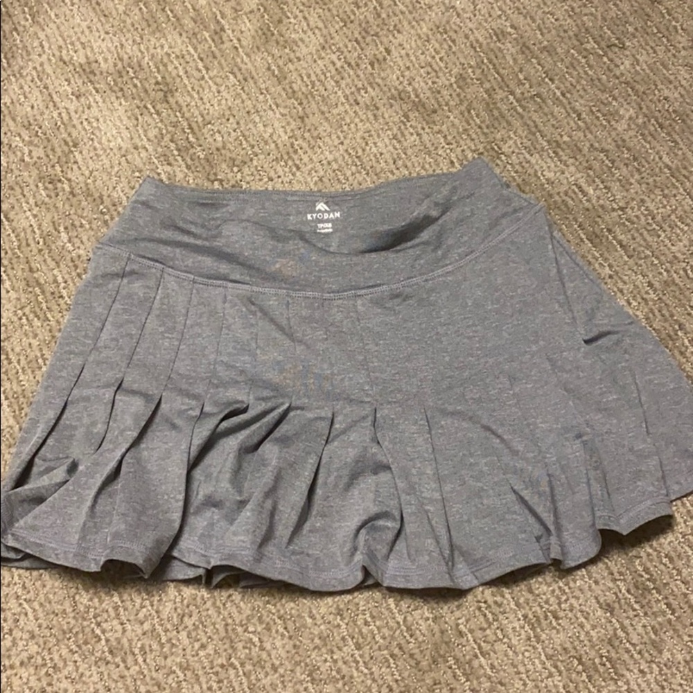Grey pleated athletic skirt